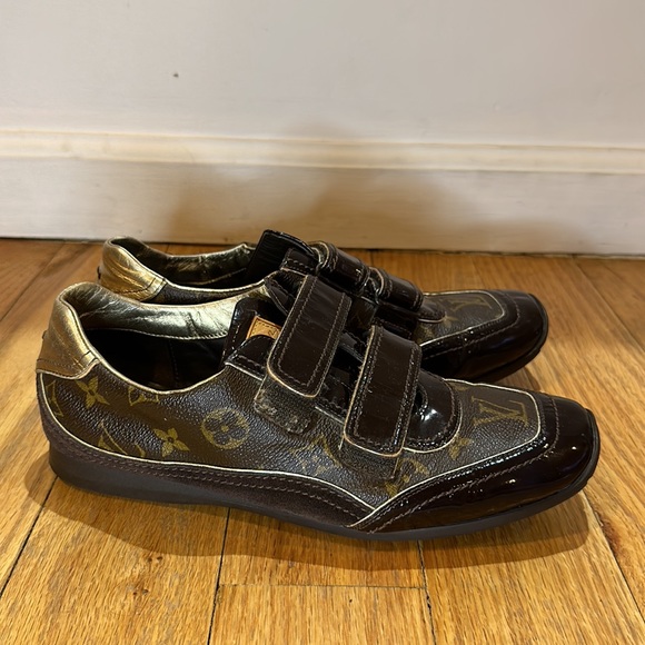 Louis Vuitton Monogram print Sneakers.  Size 38 but fits like 39. - Picture 4 of 9